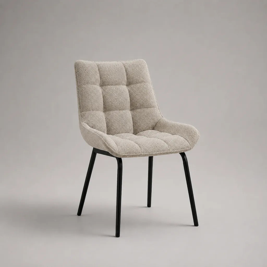 Sedia da pranzo imbottita in tessuto bouclé beige con gambe in metallo nero, 58 x 61 x 83 cm