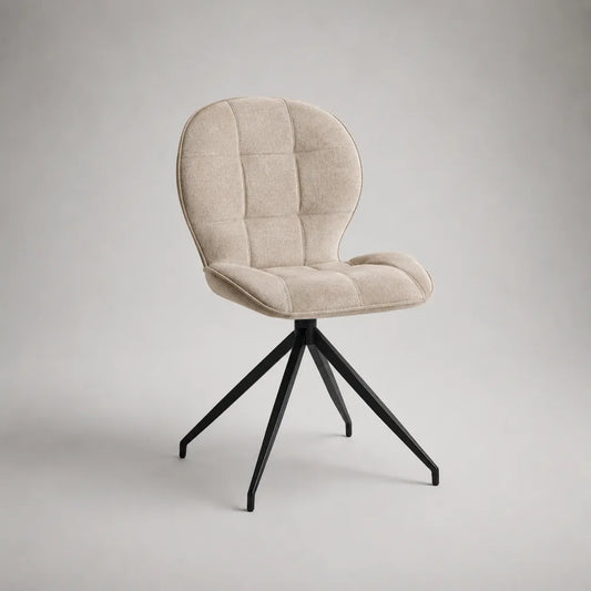 Sedia da pranzo girevole imbottita in tessuto beige con schienale arrotondato e gambe in acciaio nero, 62 x 61 x 86 cm