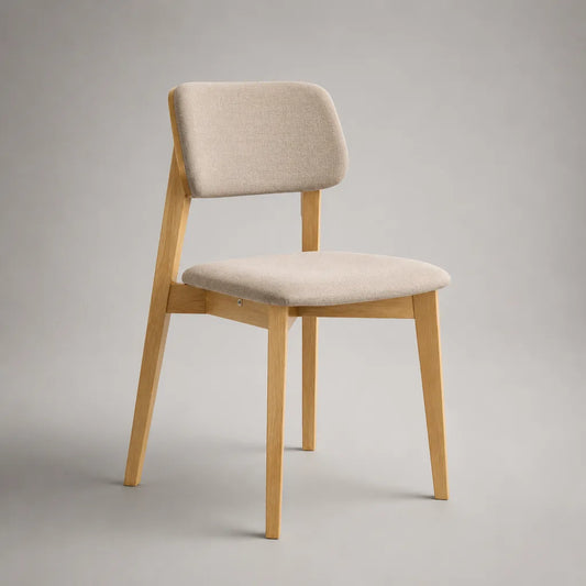Sedia da pranzo imbottita beige con struttura in legno massello color rovere, 48 x 53 x 82 cm